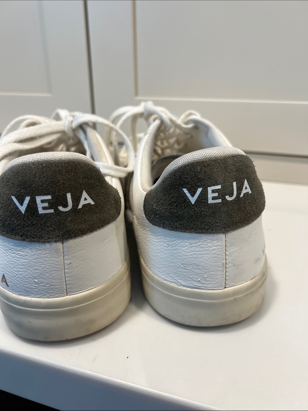 Veja White Leather Men's Sneakers with Army Green  'V' Logo - Picture 4 of 9